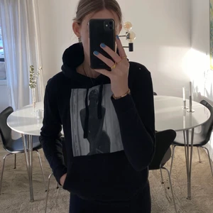 Hoodie The Cool Elephant  - ”Naked statue” Hoodie från The Cool Elephant! Inga defekter på varken trycket eller själva tröjan⚡️ stl 34/XS 