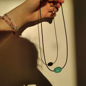 Blåstens halsband  - Ett enkelt men elegant halsband.Handhjord med mycket kärlek.Passar med mycket och är inte alls tung.🤍