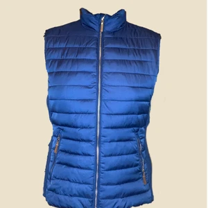 Blue warm vest - Selling this amazing vest cond. 10/10 barely used, from Massimo Dutti 
