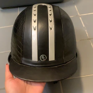 Ridhjälm - Säljer en ridhjälm i bra sick.