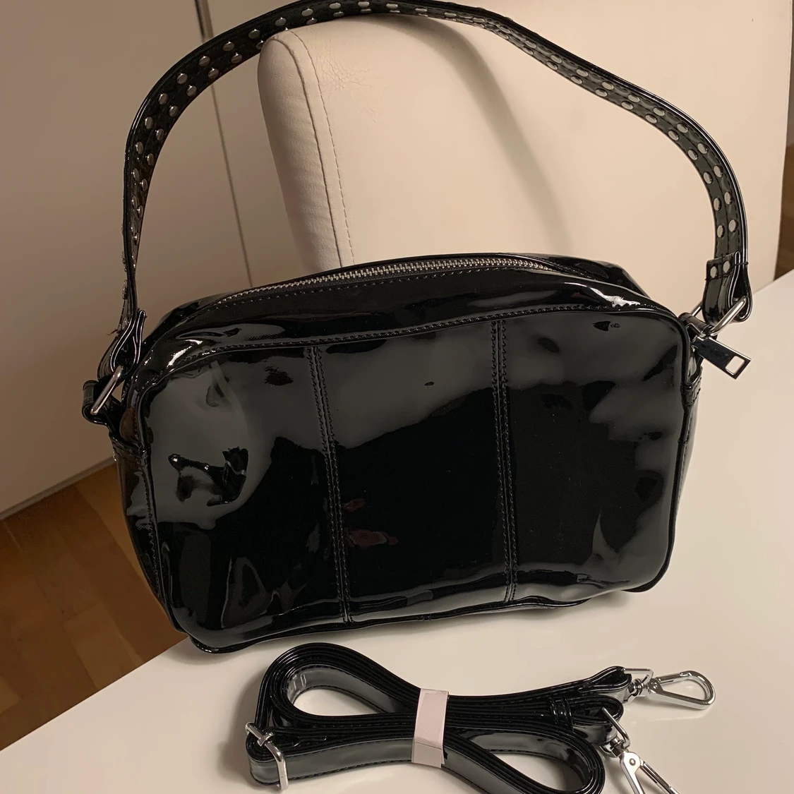 Noella lack väska, nyskick!!  - 91