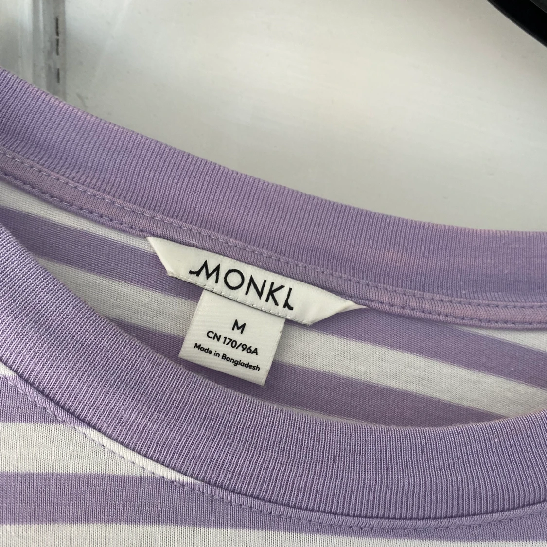 Randig tröja från Monki, Storlek M - 91