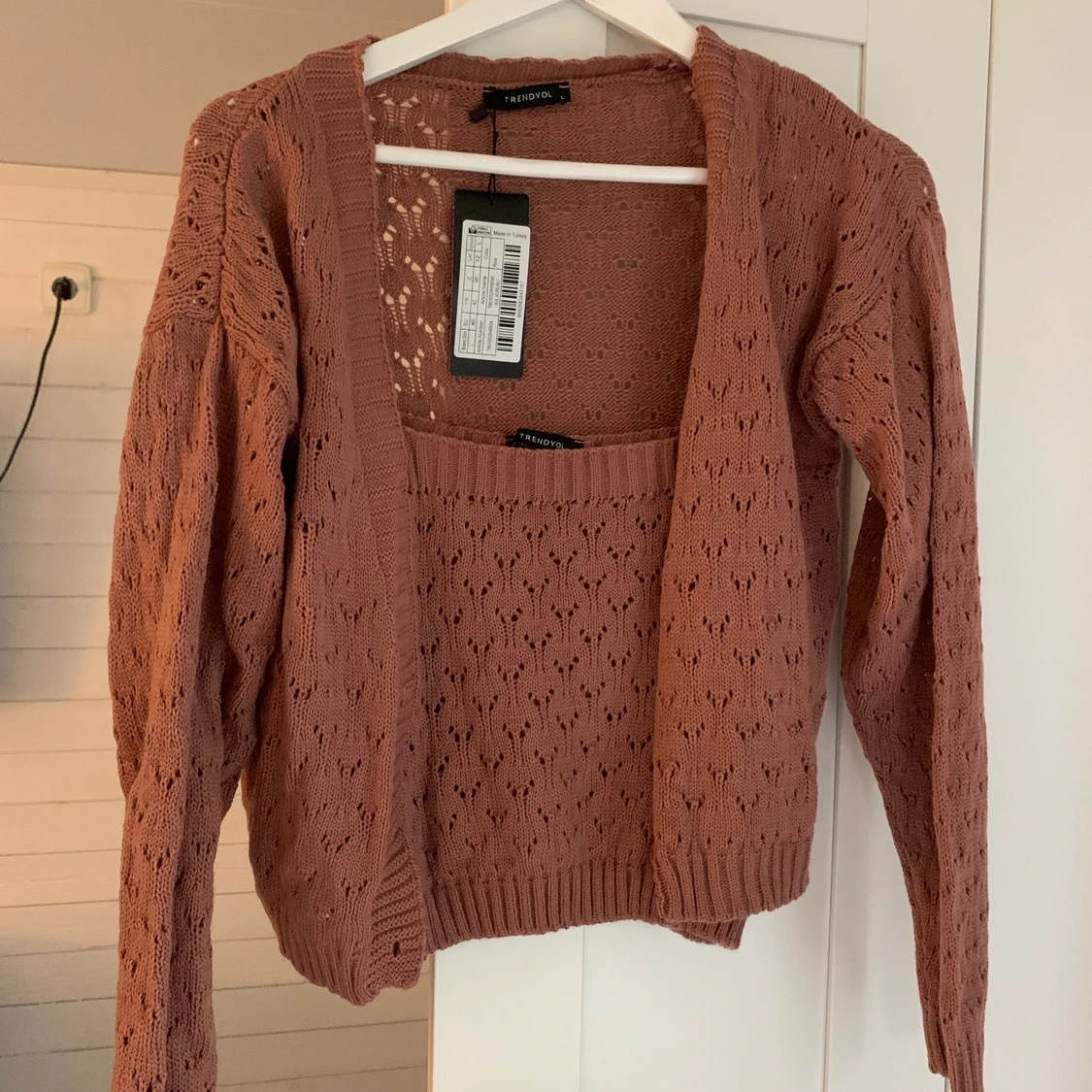 Stickad kofta med matchande topp