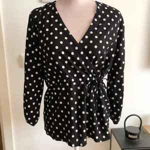 Blus strl: 34 - Helt oanvänd blus, superfin! 