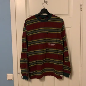 The hundreds långärmad T-shirt storlek L - En najs långärmad t-shirt i storlek L