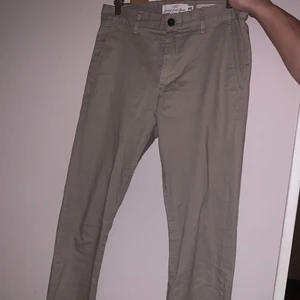 HM, chinos, skinny fit, strl. 30 - Sparsamt använda, gamla från hm