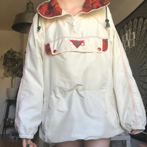 vindjacka - assnygg vindjacka! passar vemsomhelst. 🌟