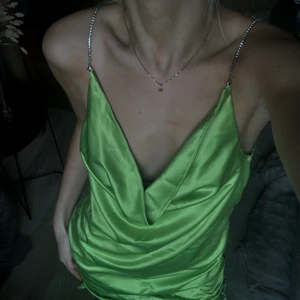 Superfin klänning - Säljer denna fantastiska klänning från Boohoo med lappar kvar! ❤️köparen står för frakten