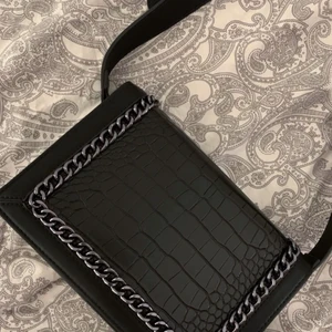 Svart väska - Rymlig svart väska. Nyskick🖤 139kr, frakt inräknat i priset