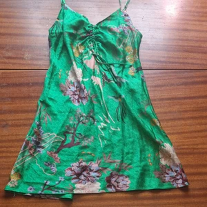 Zara klänning - Så fin. Storlek m. 39 kr. Samfraktar vid köp av flera varor för 66 kr 💕📦