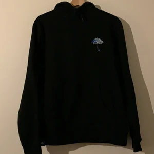 Hélas tröja - En svart Hélas tröja i storlek Small !