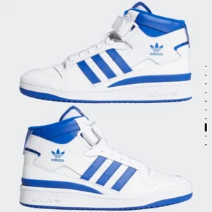 Adidas forum mid  - Adidas forum mid blå, använda fåtal gånger. Skriv  för mer bilder😇💙