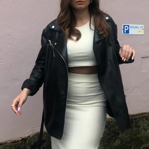 Beiget Set från Nelly - Beiget set (kjol & topp) från Nelly! 150kr plus frakt 💞