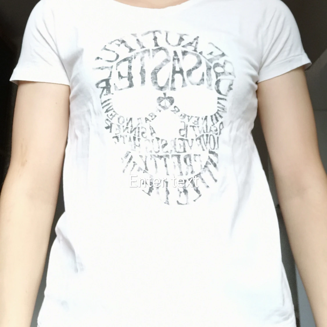 Vit T-shirt med dödskalletryck