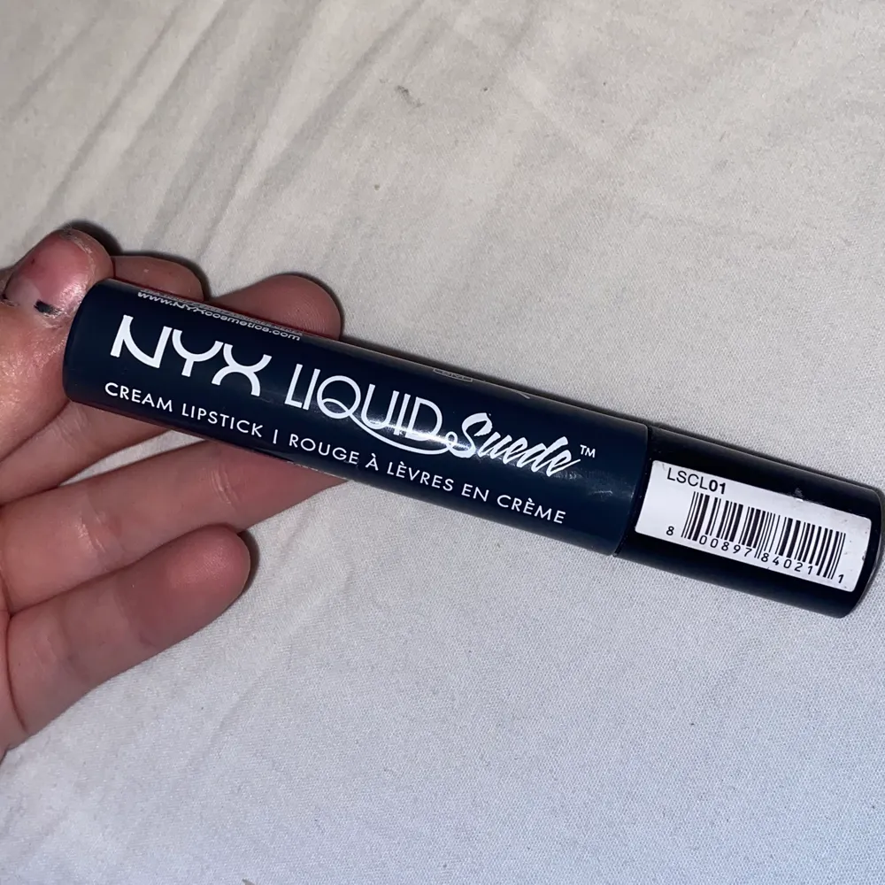 NYX cream läppstift❤️ jätte fin färg men tyvärr inte kommit till använd:( (endast testat) . Övrigt.