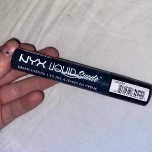 NYX cream läppstift❤️ jätte fin färg men tyvärr inte kommit till använd:( (endast testat) 