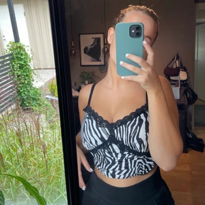 zebra linne  - Säljer detta supersnygga zebra linnet!💓💓 aldrig använd! 