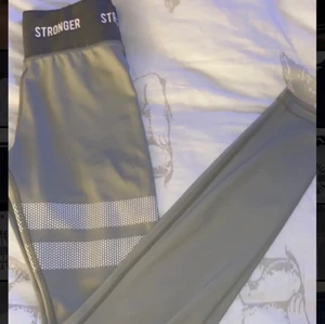 Stronger träningstights   - Helt nya och nästan oanvända mintgröna träningstights från stronger. storlek xs, Säljer för att dom var för små, ny pris är 799kr säljer dom för 300, skriv för fler bilder eller frågor💕pris kan diskuteras 