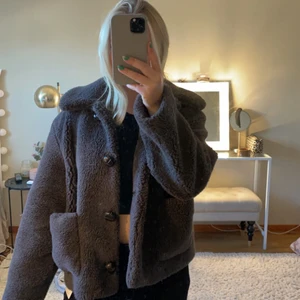 Kort kappa från ZARA.  - Superfin brun höstkappa från ZARA, nästan helt oanvänd. Nypris ca 700