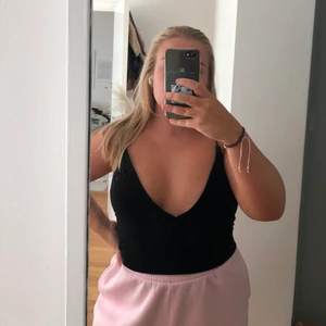 Sammetstopp - Stretchig topp i sammet från Gina Tricot, strl S