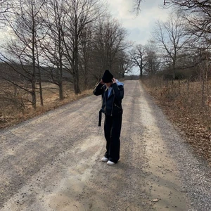 Oversized Skinnjacka  - Fin skinnjacka från Nelly, använd fåtal gånger och är i väldigt fint skick. Kan skickas men köparen står för frakten, annars går den att hämtas i Norrköping.