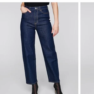 Bagy jeans från Cubus - Plagget är helt oanvänt - det är i nyskick. Passar min kompis som är 165 cm lång. Säljer för att jag beställde fel storlek. Jättefint par jeans! Kontakta mig om du är intresserad, vill ha fler bilder eller har några frågor!