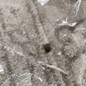 Moldavit - Två små bitar moldavit, en mindre och en lite större. 40kr för den lilla och 100kr för den andra! 