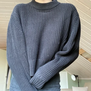 Stickad tröja - Svart stickad tröja från monki som är supermysig💕