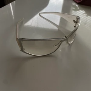 Genomskinliga vintage solglasögon  - Genomskinliga vintage glasögon. As coola och passar till allt! Kan skicka flera bilder. 