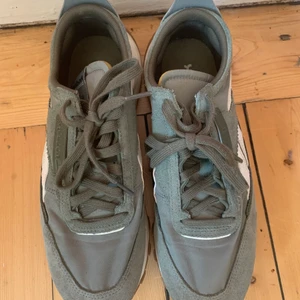 Reebok, sneakers - Strl. 40. Använda ett fåtal gånger, inköpta vår -21. 