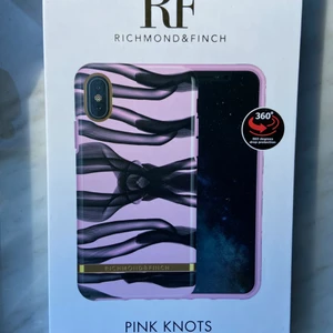 Mobilskal  - Säljer detta skal från richmond & finch i nyskick, aldrig använts. Passar för iPhone XS MAX✨ Jag står för leveransen via postnord 