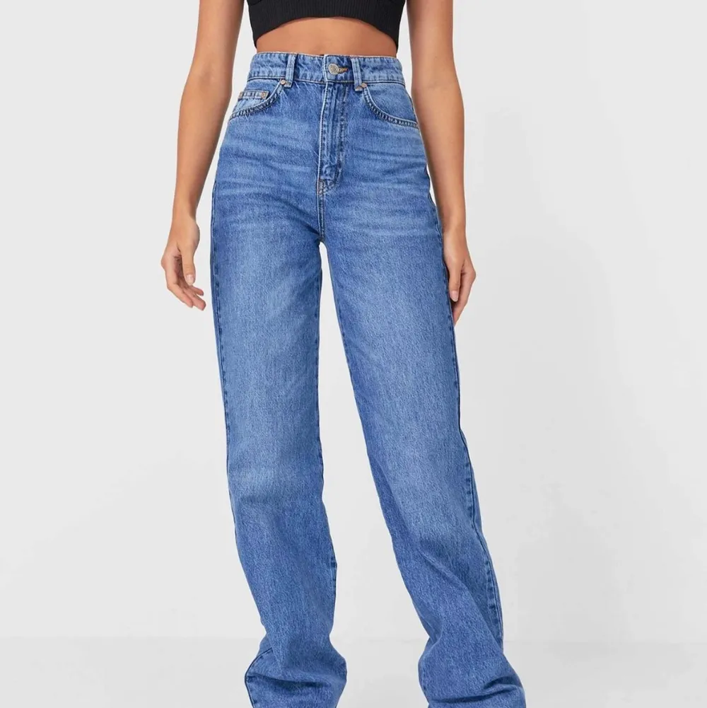 Detta är det andra paret stradivarius jeans jag säljer men detta par i storlek 40. Jätte fina jeans men som tyvärr inte passade mig :( Helt oanvända med alla lappar kvar! Ord pris 359kr. Pris kan diskuteras vid snabb affär!!. Jeans & Byxor.