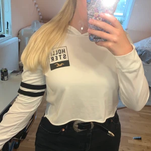 Hollister tröja med luva - En fin oanvänd tunn tröja med luva från Hollister 