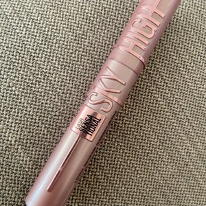 Maskara  - Säljer min helt nya oanvända sky high maskara💕 