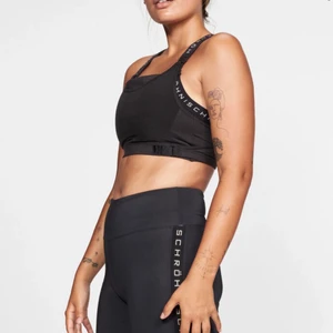 Röhnisch Infinite Flex Set - Fick detta träningsset av min kille, det är justerbart i midjan och bysten för att man ska kunna ändra storlek när man blir svullen under mens osv - hur smart?? 🥰 Aldrig använt, men passade inte min storlek. tyvärr har han tappat bort kvittot så säljer setet här istället 😂 nypris 1700:-