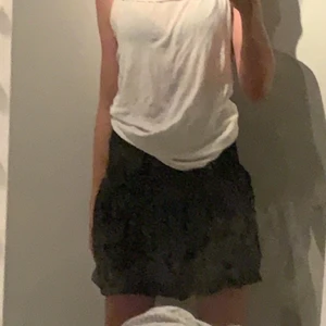 2 vita linnen  - 2 stycken vita linnen som inte används. Superfina men har bara inte kommit till användning. Superskönt i värmen. 50kr/styck 