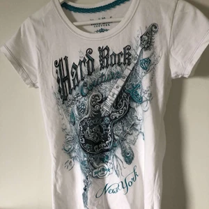 T-shirt  - Vit T-shirt med tryck, storlek S, bra skick!