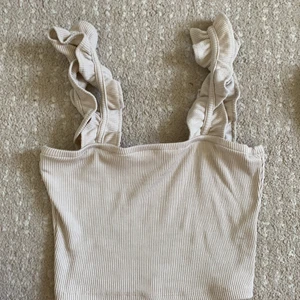 Snyggt linne - Detta snygga linne är i bra skick och säljs för att de aldrig kommer till användning!😁