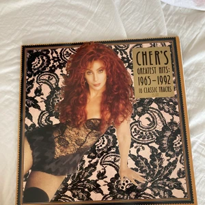 Cher Greatest Hits lp skiva - Ett samlingsalbum på 2 skivor med Chers bästa låtar. I fint skick.