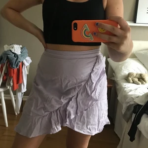 Trendig kjol - Så fin kjol från bik bok i str 40. Jätte liten i storleken så skulle säga att den är som en 38. Använd 2 gånger. ÄLSKAR DEN men vill att den ska användas mer och säljer därför. Köparen står för frakt🤩