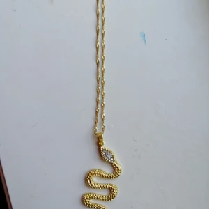 Helband - Ett helt ny och oanvänt halband från shein! Jag använder inte smycken så mycket och därför har jag inte använt det!  För 12 kr + frakt 25 kr =37kr!