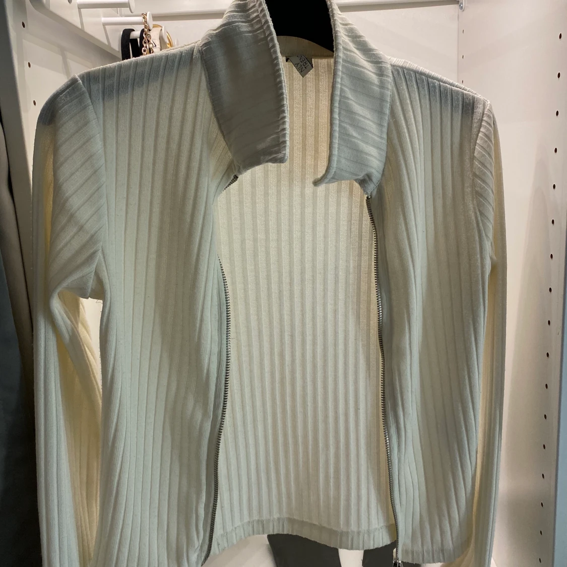 Super fin topp med dragkedja! - 90