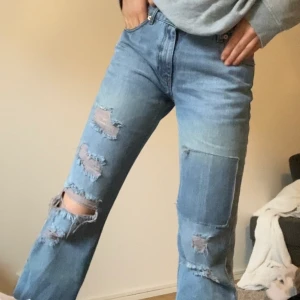 Lågmidjade jeans - Jeans från Örjan Andersson, sällan använda. Står 28/34 men skulle säga 25-26 i midjan. Lååånga i benen, jag är 178