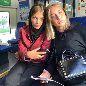 Zara väska  - Säljer väskan på bilden, superfin i bra skick!! Från zara. 