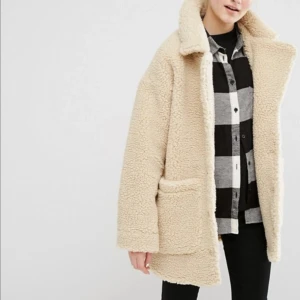 Monki teddy jacket  - Fint skick, storlek xs men oversidez, passar en 34-38