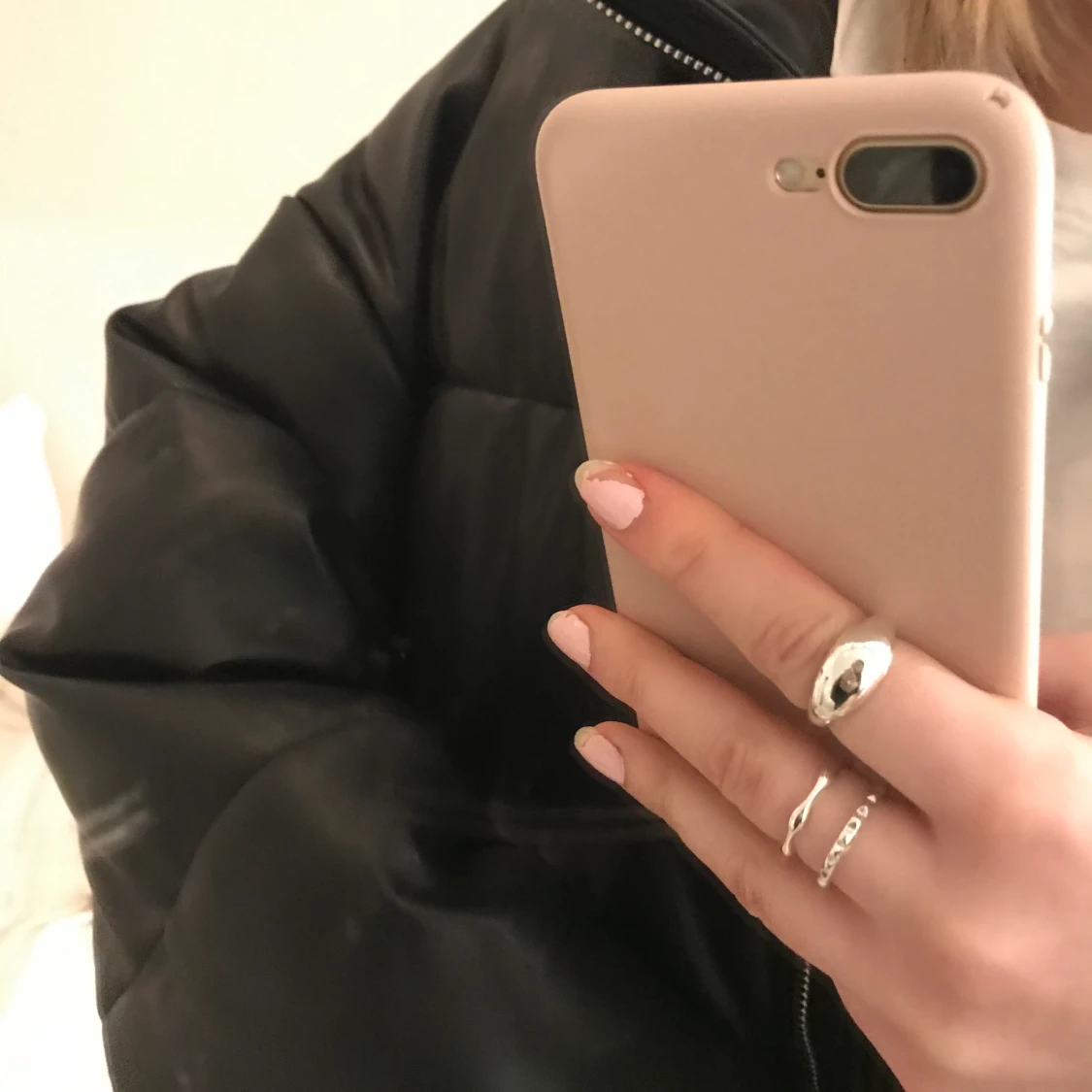 Väldigt populär puffer jacka i läderimitation - 91