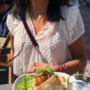 Topp - Gullig blus från zara. Fin passform. Frakt: 40 kr.