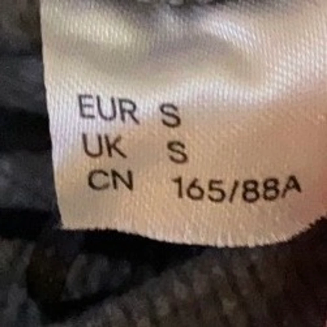 Grå klänning  - 91