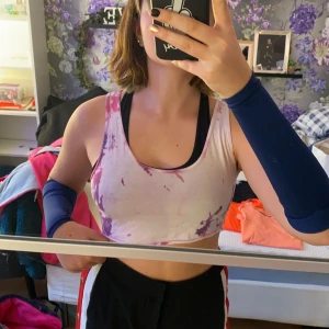 söt top  - jätte söt, passar perfekt på M men passar också S