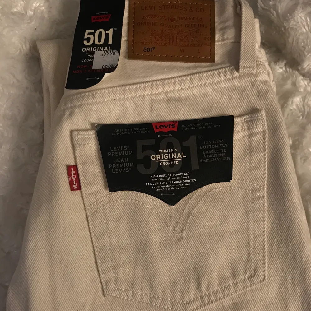 Jättefina 501 jeans från Levis i beige🤩 Prislappen kvar!. Jeans & Byxor.